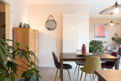 Inspiration pour une salle à manger minimaliste de taille moyenne.
