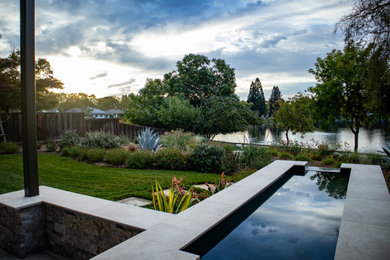 Photo of a contemporary landscaping in San Francisco.