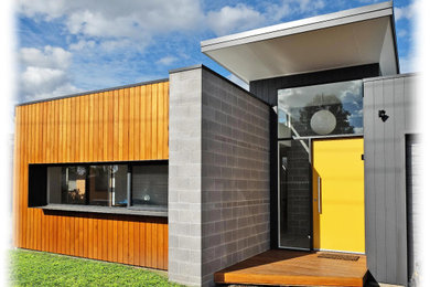 Inspiration for a mid-sized beach style home design in Geelong.