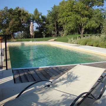 pour les plages de piscine, le bois
