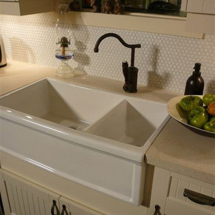 Modern Farmhouse Kitchen with Herbeau Double Farmhouse Sink