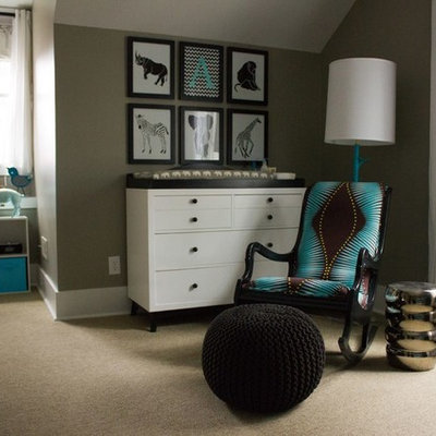 Example of a mid-sized minimalist home design design in Charleston