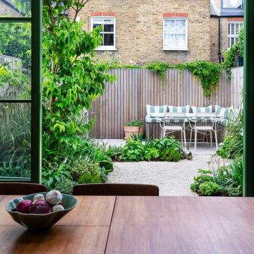 Medium Contemporary City Garden