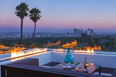 Trendy porch photo in Los Angeles with a fire pit