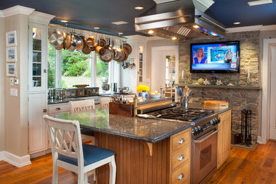 Design ideas for a large country single-wall eat-in kitchen in New York with medium hardwood floors, brown floor, an undermount sink, shaker cabinets, white cabinets, granite benchtops, stainless steel appliances and with island.