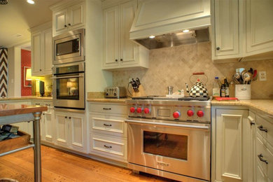 Inspiration for a transitional kitchen remodel in Charleston