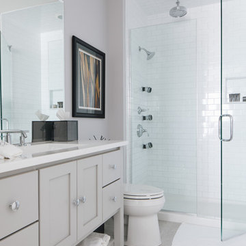 Elegant and Minimal Suburban Chicago Penthouse Guest Bathroom