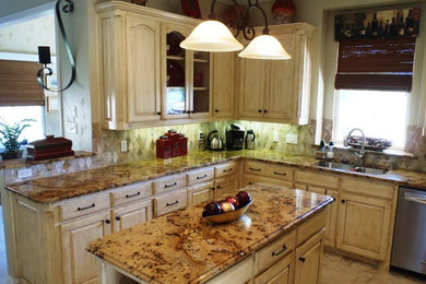 Elegant kitchen photo in Dallas