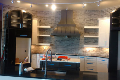 Kitchen - kitchen idea in Dallas