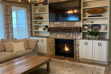 Home design - farmhouse home design idea in Denver