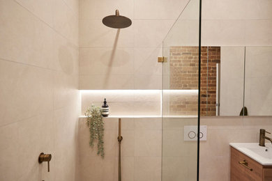 Inspiration for a modern bathroom in Sydney.