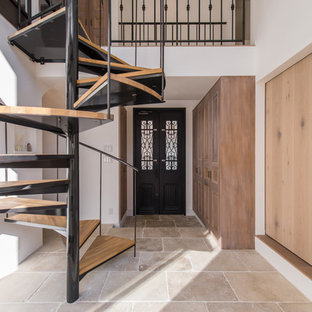 横浜のトランジショナルスタイルのおしゃれな玄関の写真