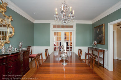 Dining room - traditional dining room idea in Nashville