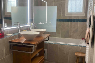 Exemple d'une salle de bain moderne.