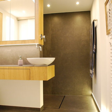 Moderne Dusche mit Waschtischlösung auf Eck