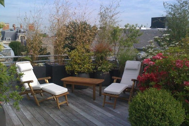 Photo of a contemporary deck in Reims.