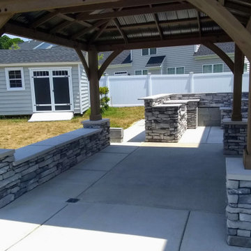 Grill Surrounds / Grill Islands / Outdoor Kitchens