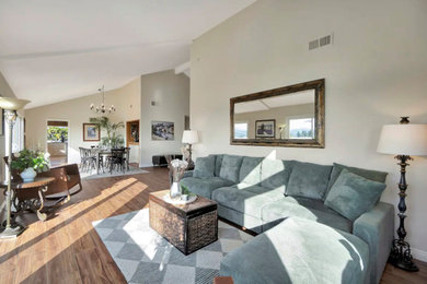 Example of a tuscan living room design