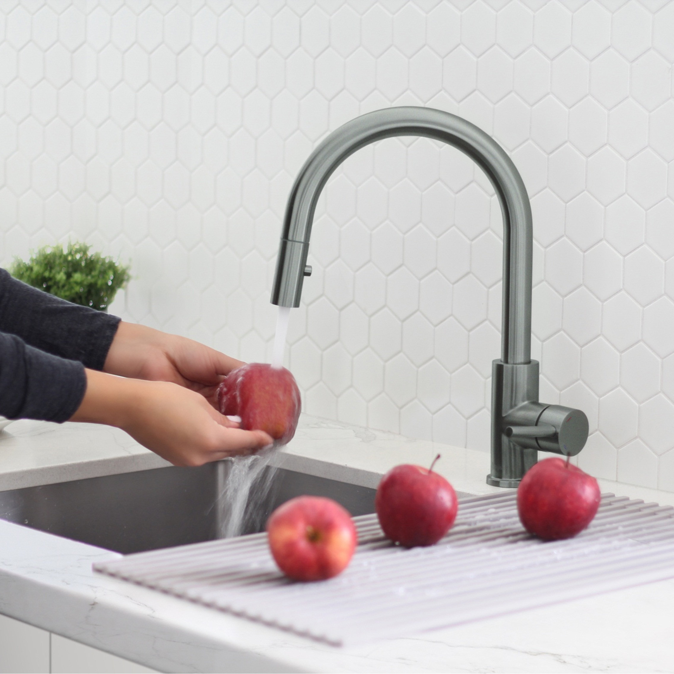 STYLISH Modern Single Handle Pull down Sprayer Kitchen Faucet in Gunmetal