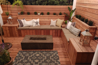 Example of a mountain style deck design in Los Angeles