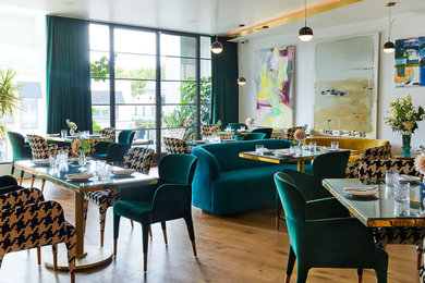 Example of a 1960s dining room design in Chicago