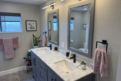 Bathroom photo in Los Angeles