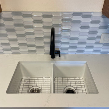 KITCHEN BACKSPLASH - Grey / White / Beige Picket Tile