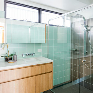 Maritime Badezimmer mit grünen Fliesen Ideen, Design & Bilder