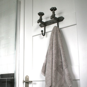 Monochromatic bathroom