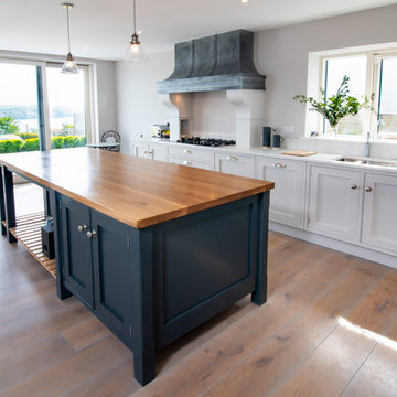 ECLECTIC NAVY & WHITE KITCHEN