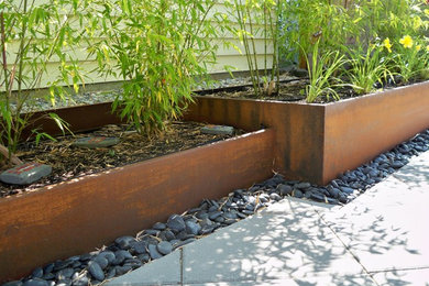 Photo of a contemporary landscaping in Seattle.