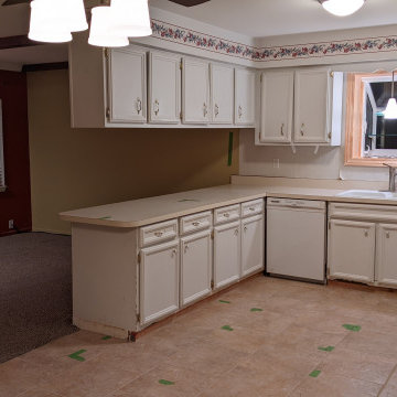 Showplace EVO Pierce Kitchen in Simpli White & Hickory Flagstone