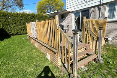 Small deck photo in Montreal