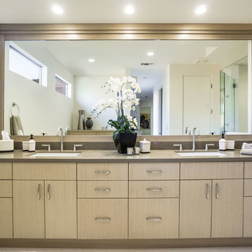 Modern: Bathroom