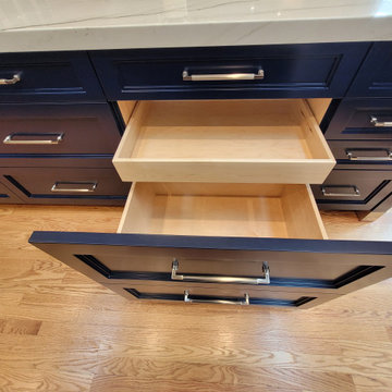 Pots and pans drawer with pullout for lids