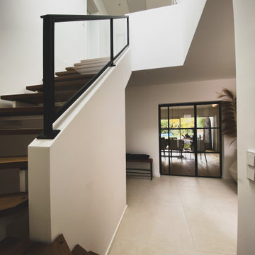Lofttüren und Treppengeländer im trendigen Industrie/ Bauhaus Stil