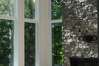Mountain style living room photo in Montreal