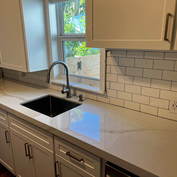 Hybrid Kitchen Remodel With a Modern Design