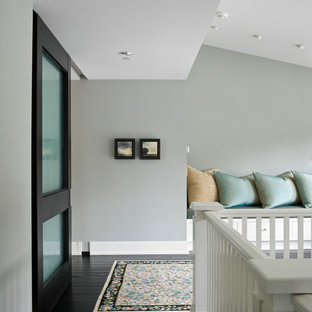 Idéer för en klassisk hall, med svart golv