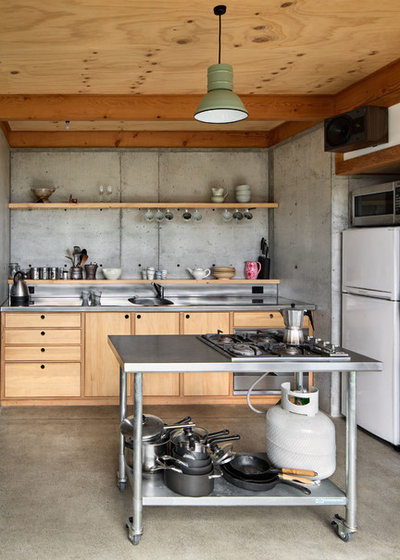 Industrial Kitchen by Patch Work Architecture