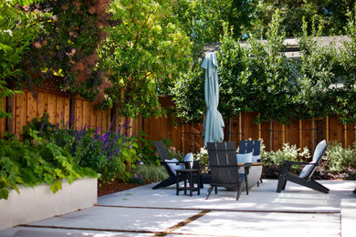 Example of an eclectic patio design in San Francisco
