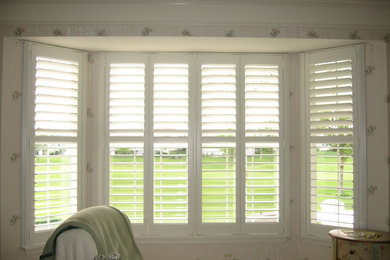 Inspiration for a mid-sized transitional guest bedroom remodel in Chicago with beige walls