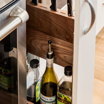 On the other side: custom knife block and oil/flavouring storage