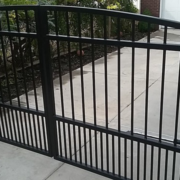 Automatic driveway gate