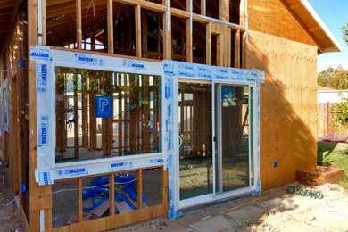 Inspiration for a contemporary home design remodel in Los Angeles