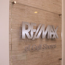 REMAX signage