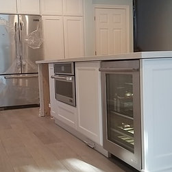 Executive Shaker | White, Horizontal & Vertical Grains, Textured Cabinet Doors - Kitchen Cabinetry