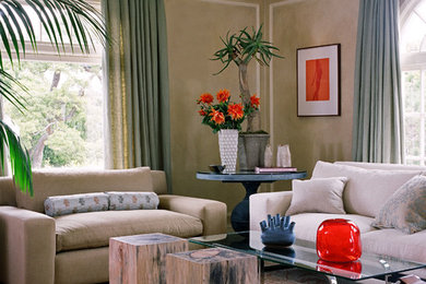 Example of a living room design in San Francisco