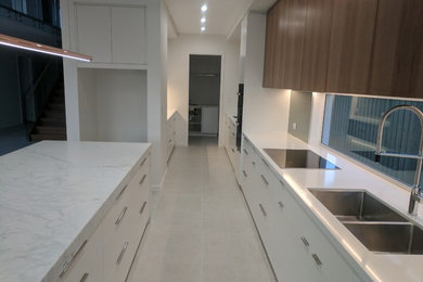 Kitchen - modern kitchen idea in Brisbane