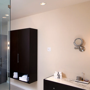 Sinclaire - Contemporary Lakefront Home